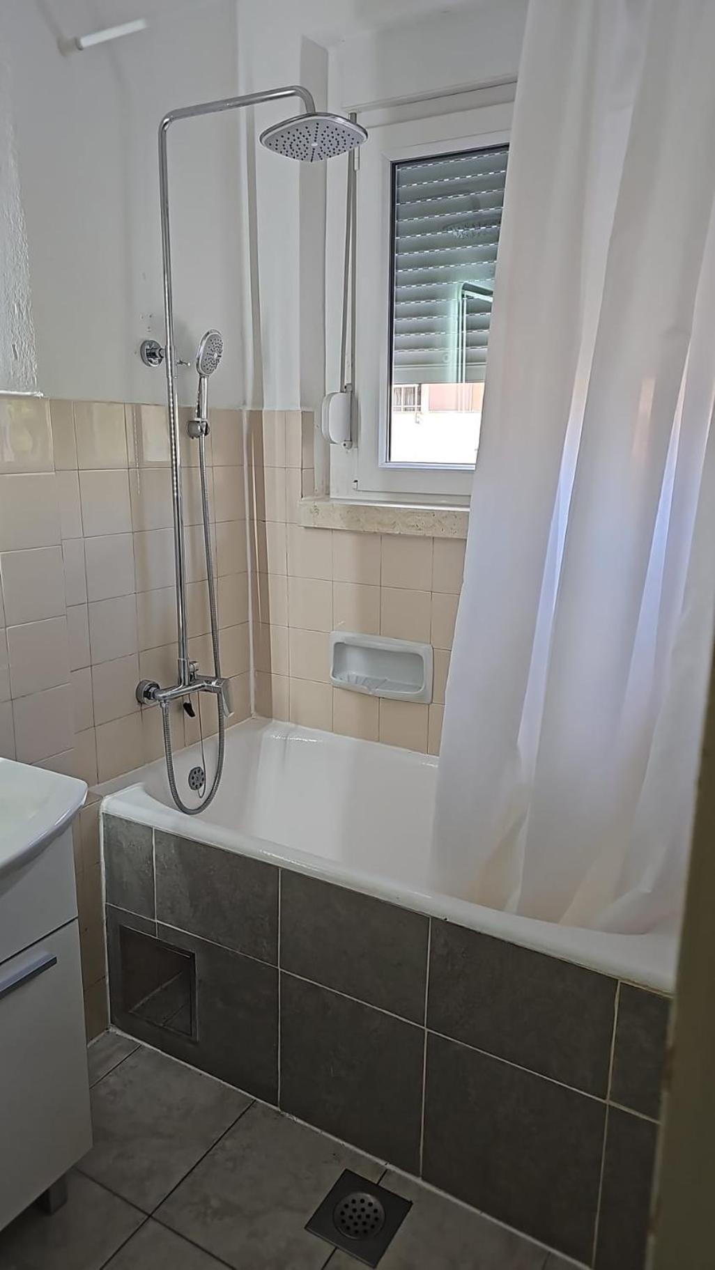 Bella Vista Apartment Split